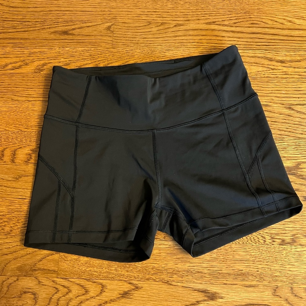 Athleta Ultimate Stash ll Shortie